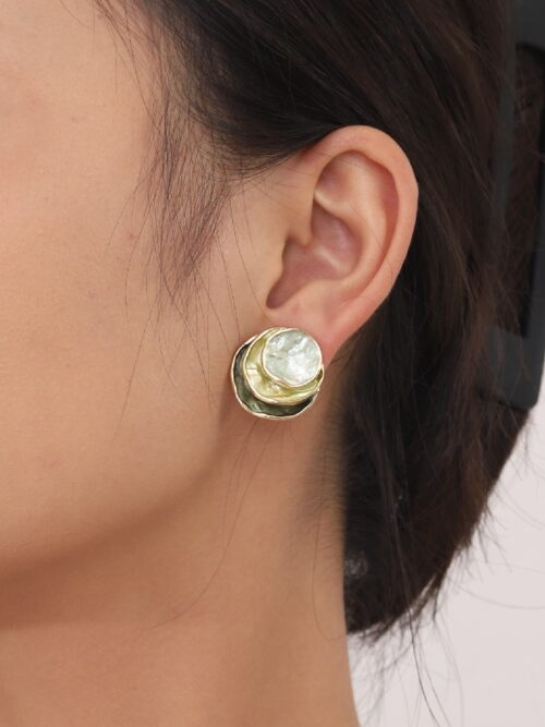 Gold Layered Pearl Stud Earrings: Iridescent Women’s Daily Fashion Jewelry