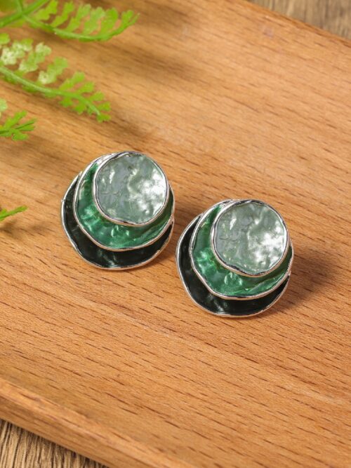 Green Layered Shell Stud Earrings: Iridescent Women’s Daily Fashion Jewelry